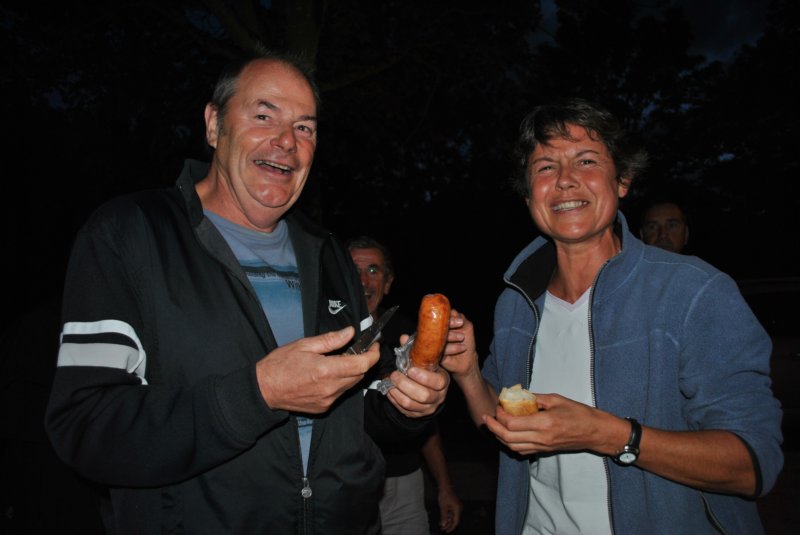tuveuxdemonsaucissondominiquepourquoiilsrigolent.jpg