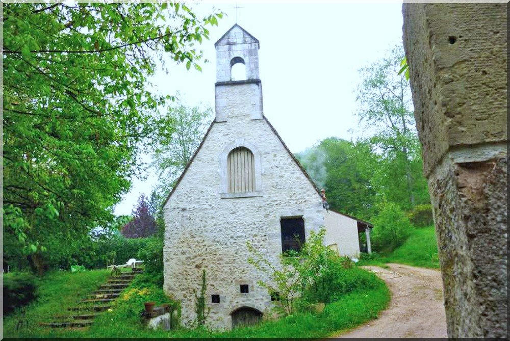etpeuttrecetteanciennechapellesituedansleparcdebeauvoirdevenueapparemmentunehabitation.jpg