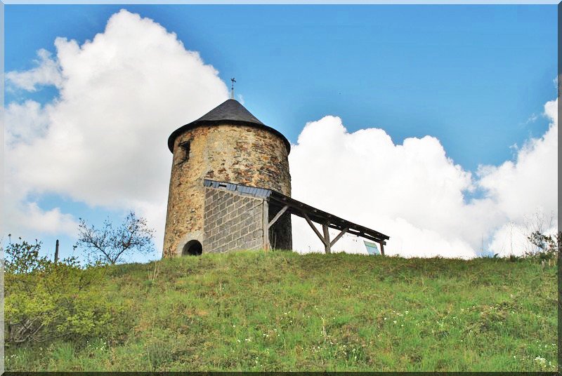 bconlesgranit49lemoulinblanc.jpg