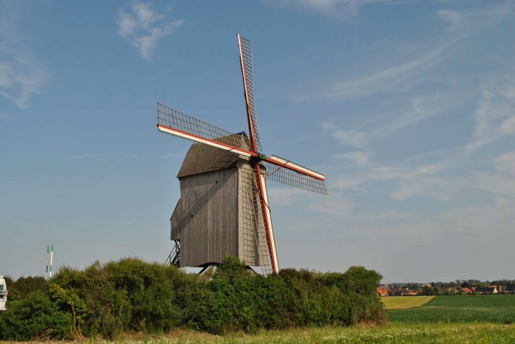 steenvorde59rienquetroismoulinsdanslevillagelemoulindenormeulen.jpg
