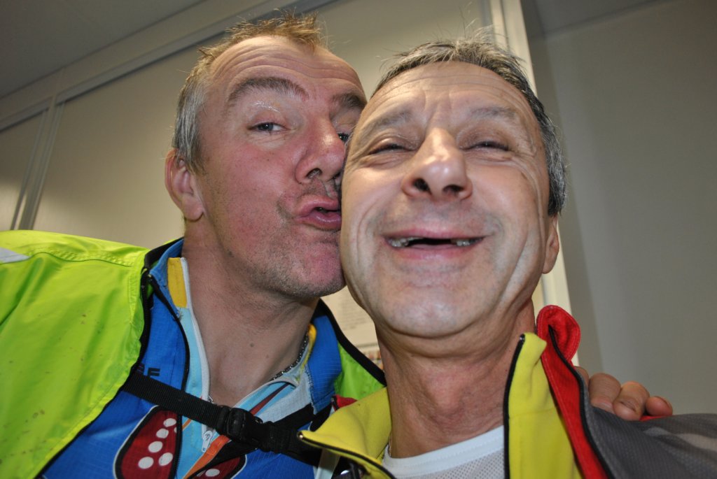maintenantonpasseaubigbisouraynaldetmicheljecroyaisquilnepouvaitpasyavoirmieuxcommebillesdeclown.jpg