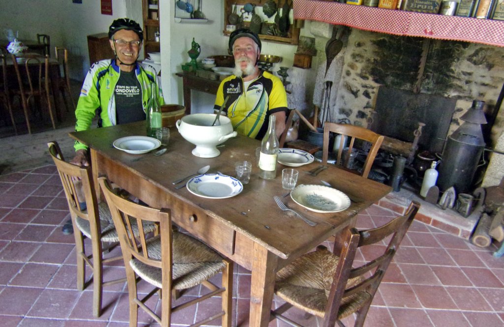 lecafchezanglevalaitledtourmaisilneservaitpasboiremaisvouspensezbienquonallaitentrouverunautre.jpg
